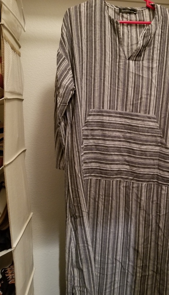 Long flowy dress, fits like xl